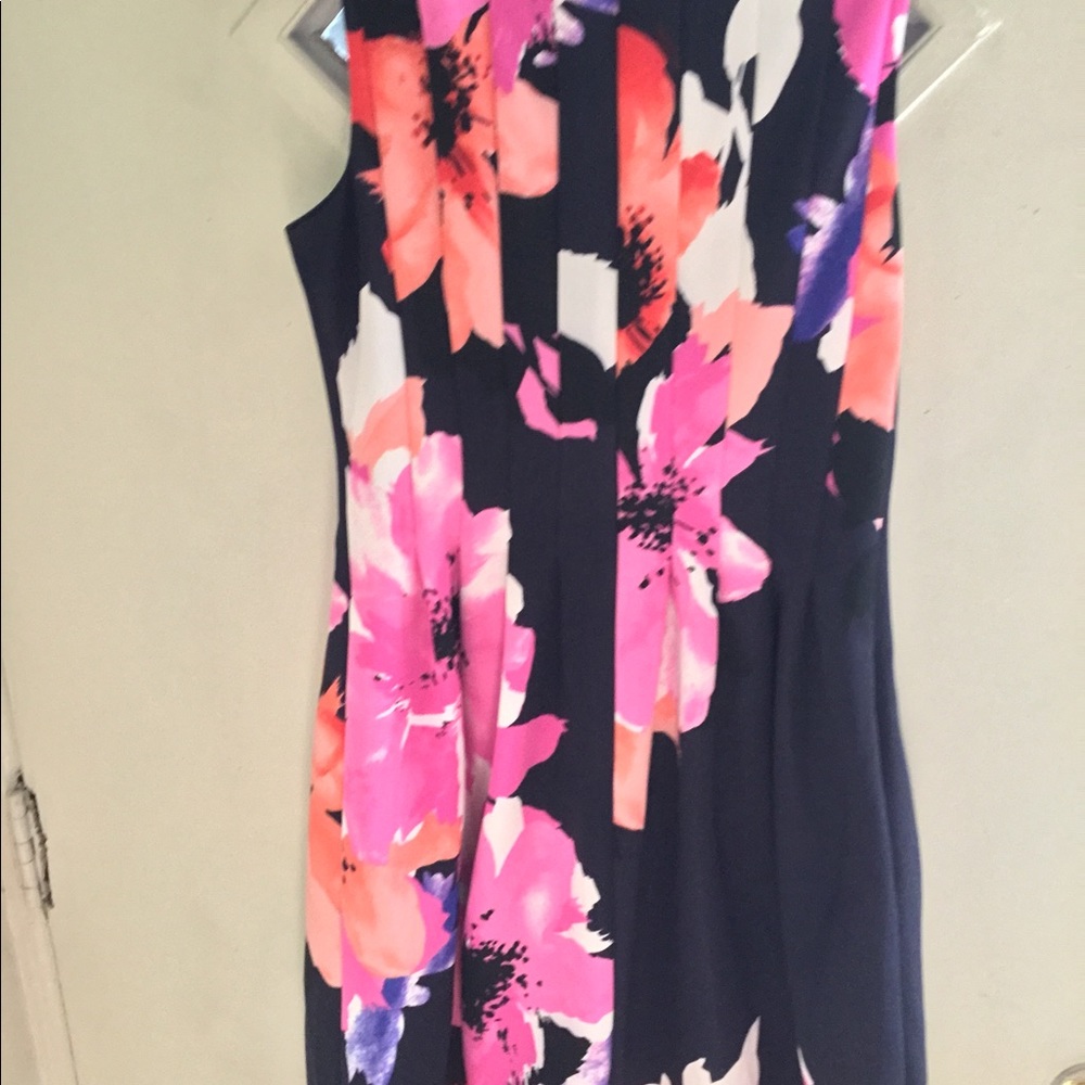 Fully lined sleeveless floral dress - Picture 8 of 15